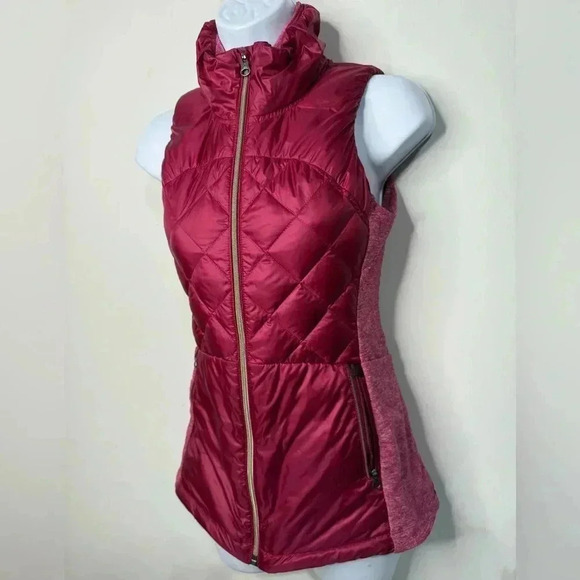Lululemon Down For A Run Vest Berry Rumble
Pink Size 2 - Picture 2 of 7